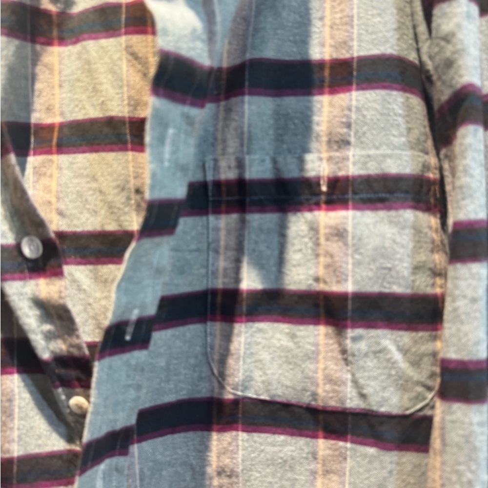 Vintage Manhattan Plaid Flannel
Long Sleeve Buttonup Shirt Size L - Picture 2 of 4